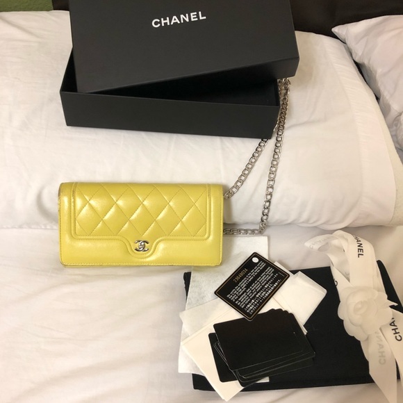 Authentic Chanel 19 Clutch wallet purse lemonade yellow color - Picture 16 of 16